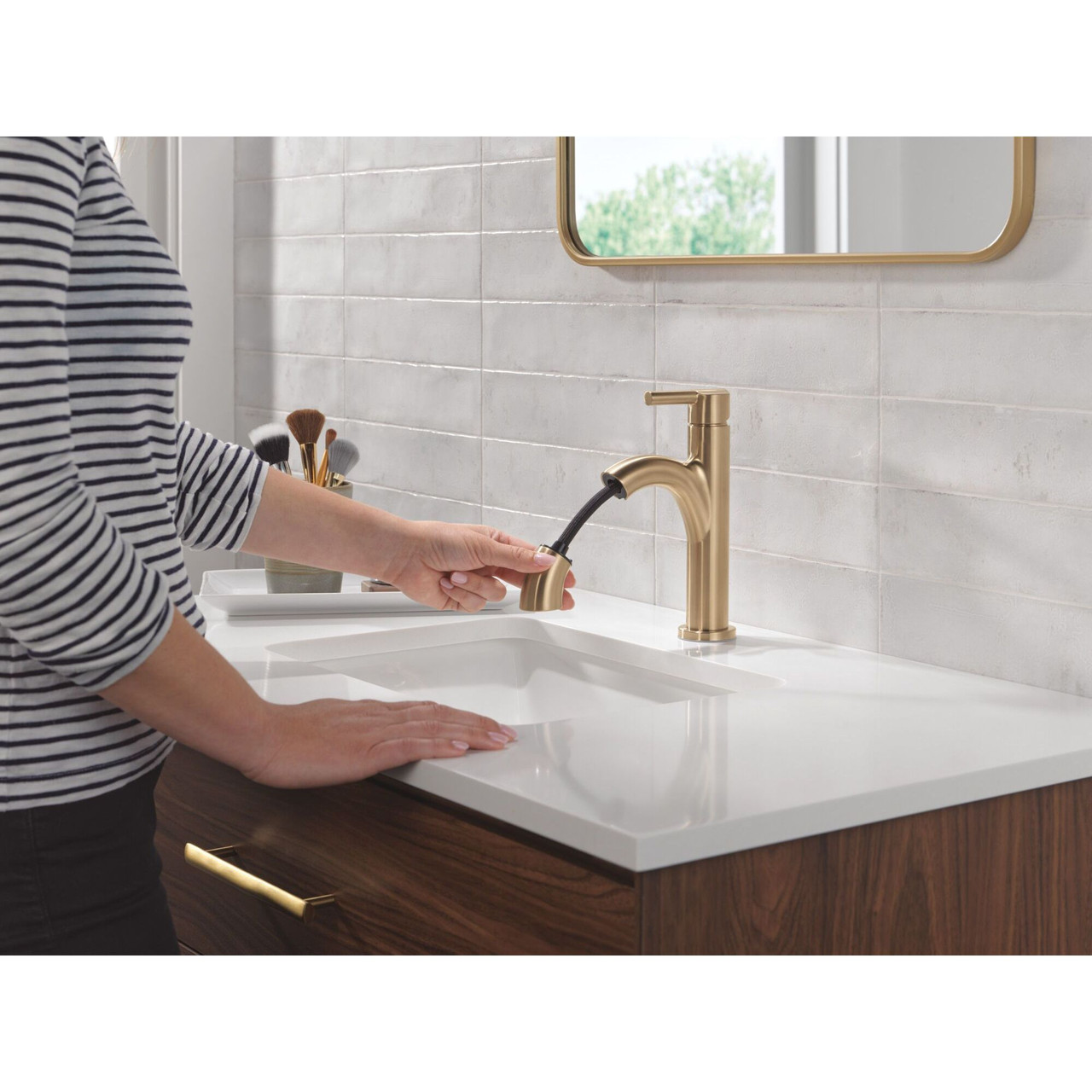 15749LF-CZPD Nicoli 6.81-in x 6.06-in x 8.75-in Single Handle Pull-Down Bathroom Faucet, Champagne Bronze
