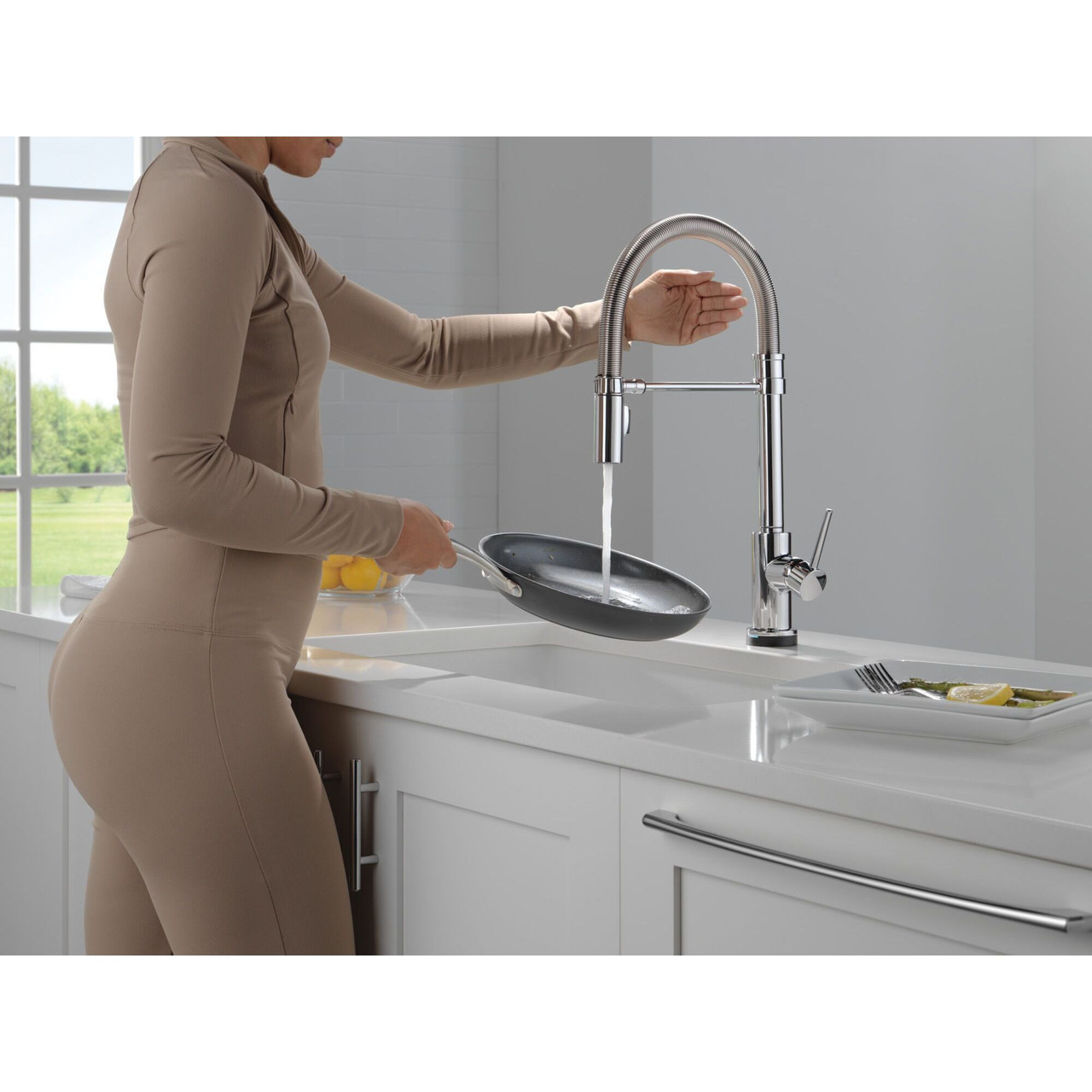 9659TL-DST Trinsic 11.50-in x 4.19-in x 20.44-in Touch2O Kitchen Faucet with Touchless Technology, Chrome