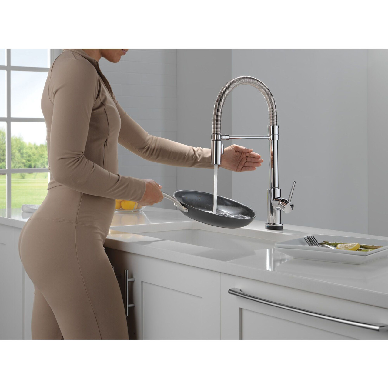 9659TL-DST Trinsic 11.50-in x 4.19-in x 20.44-in Touch2O Kitchen Faucet with Touchless Technology, Chrome