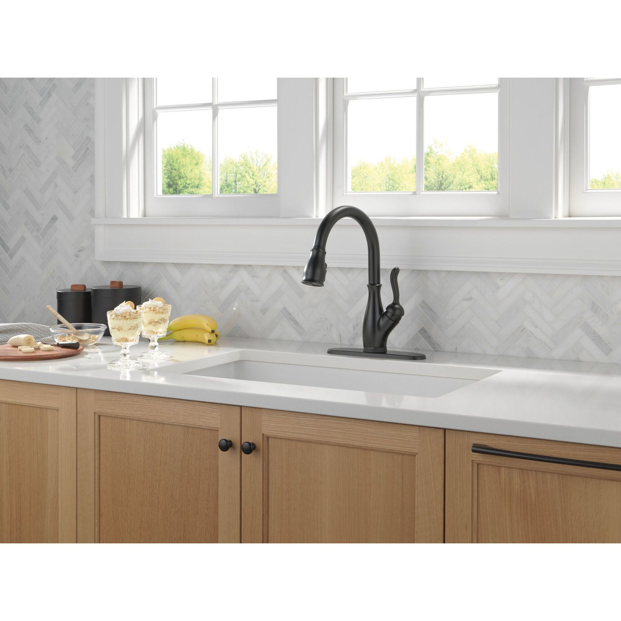 9178TL-BL-DST Leland 11.63-in x 10.75-in x 15.38-in Touch2O Kitchen Faucet with Touchless Technology, Matte Black