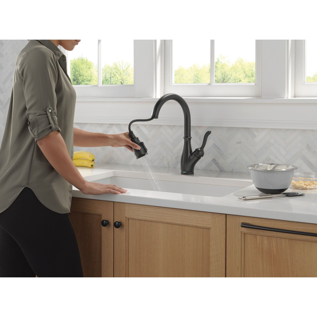9178TL-BL-DST Leland 11.63-in x 10.75-in x 15.38-in Touch2O Kitchen Faucet with Touchless Technology, Matte Black
