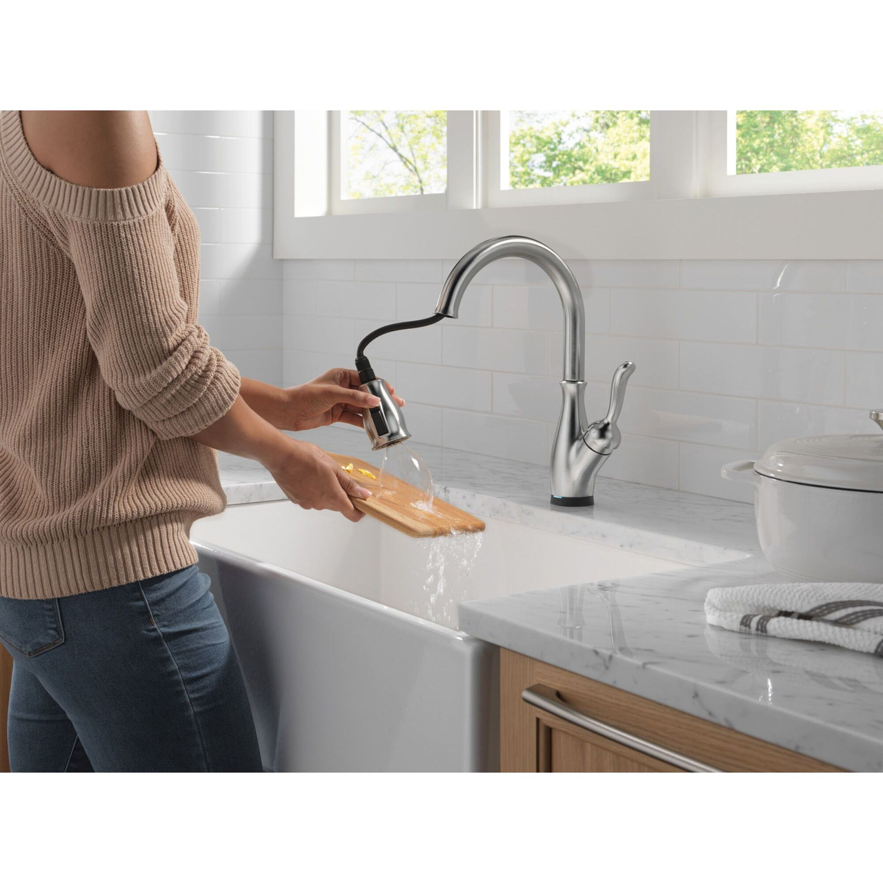 9178TLV-AR-DST Leland 11.63-in x 10.75-in x 15.38-in VoiceIQ Kitchen Faucet with Touch2O with Touchless Technology, Arctic Stainless