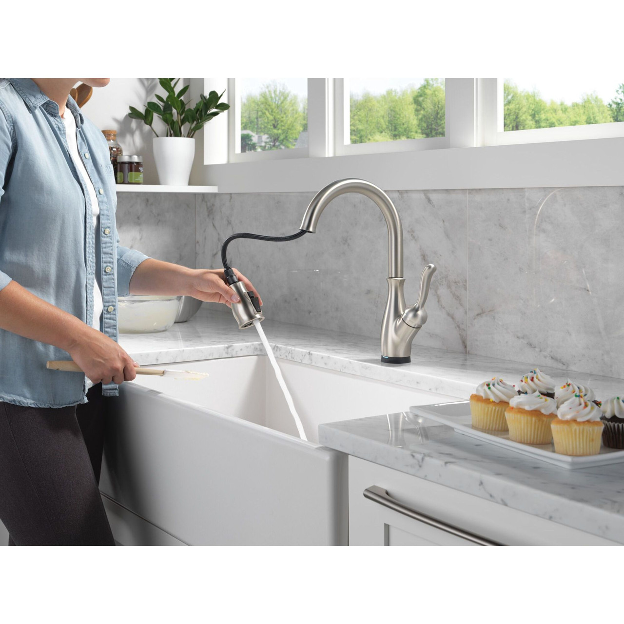 9178TL-SP-DST Leland 11.63-in x 10.75-in x 15.38-in Touch2O Kitchen Faucet with Touchless Technology, Spotshield Stainless