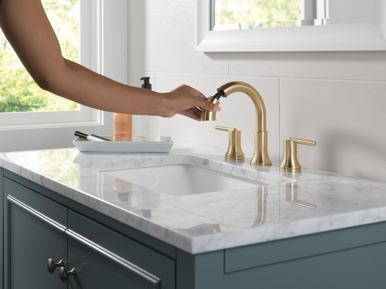 Delta 3559-CZPD-DST Trinsic Two Handle Widespread Pull Down Bathroom Faucet, Champagne Bronze