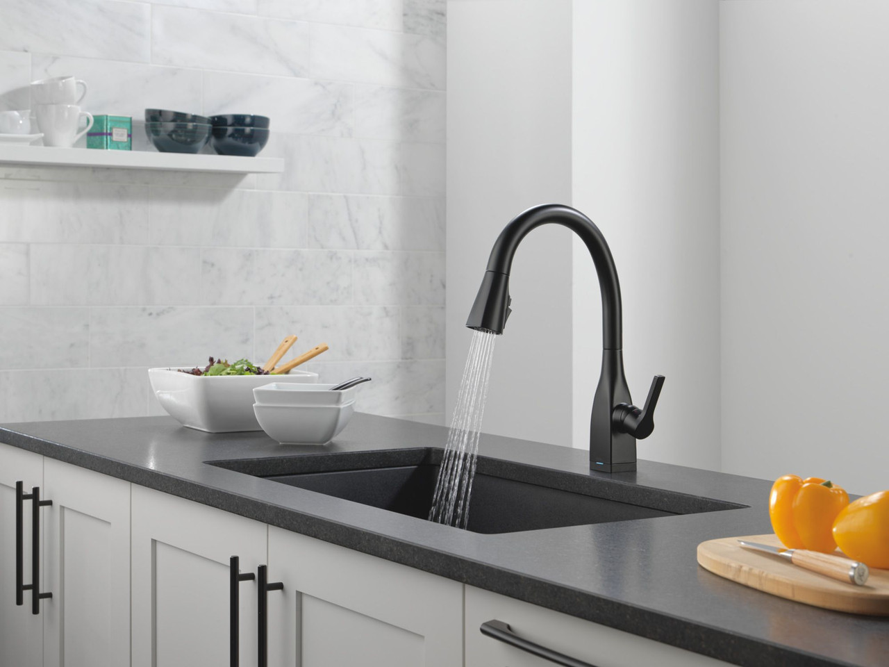 9183T-BL-DST Mateo Single Handle Pull Down Kitchen Faucet with Touch2O and ShieldSpray Technologies, Matte Black