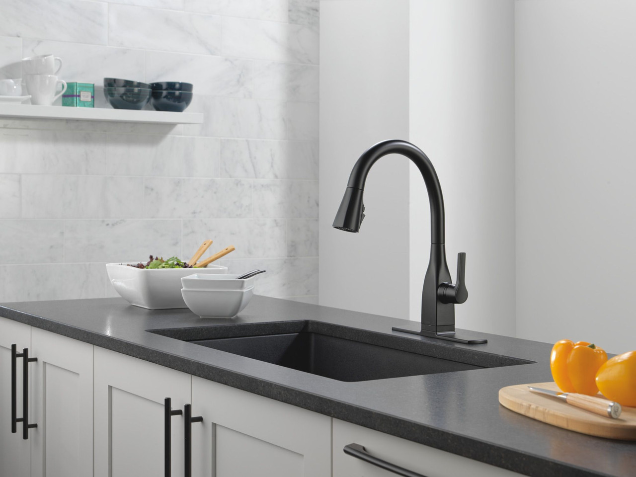 9183T-BL-DST Mateo Single Handle Pull Down Kitchen Faucet with Touch2O and ShieldSpray Technologies, Matte Black