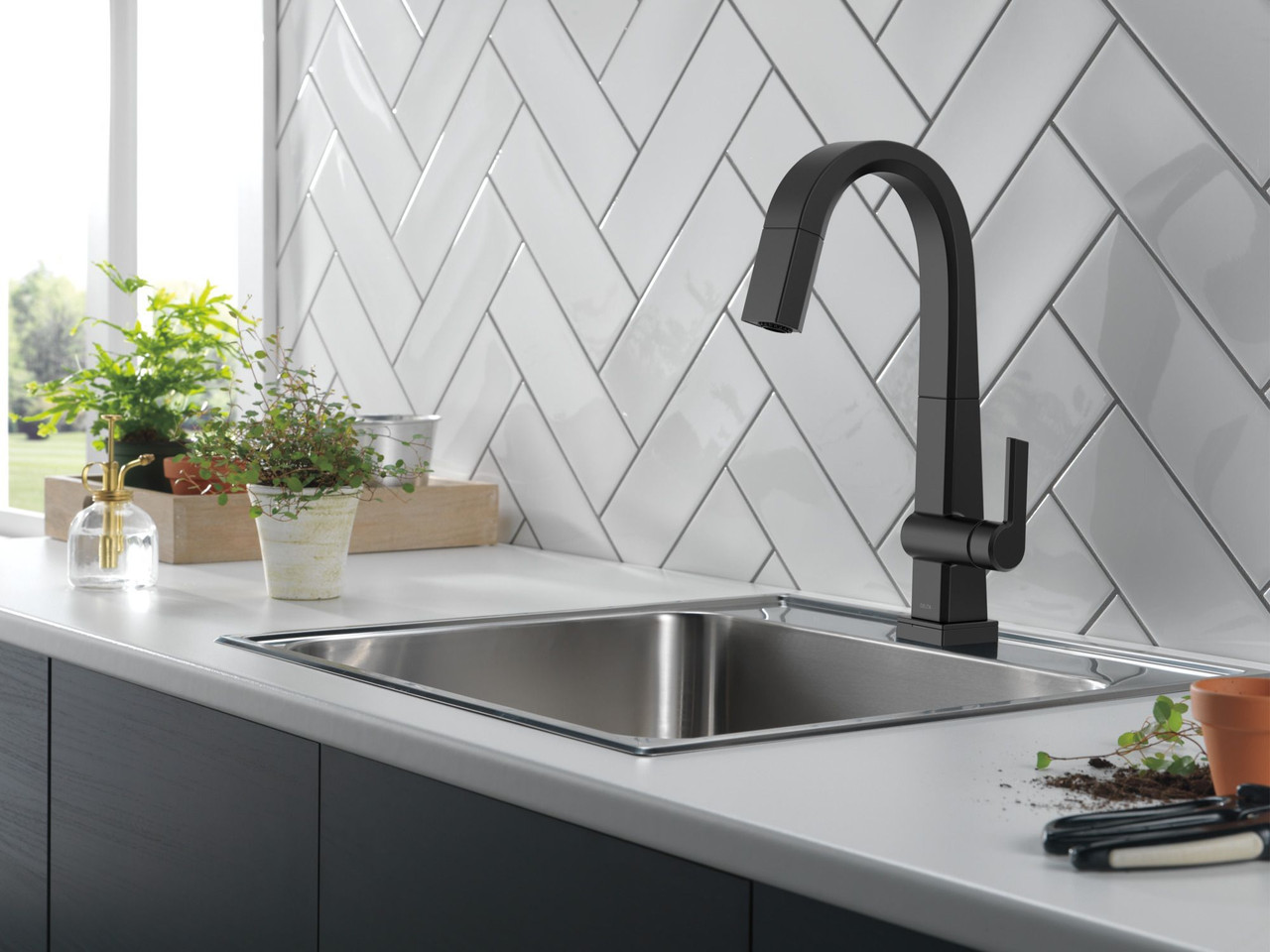 9993T-BL-DST Pivotal Single Handle Pull Down Bar or Prep Faucet with Touch2O Technology, Matte Black