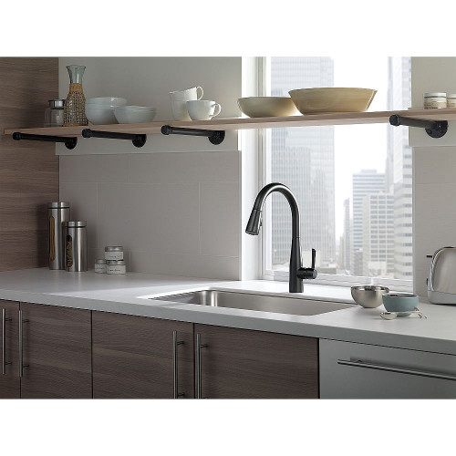 Single Handle Pull-Down Kitchen Faucet in Matte Black Finish