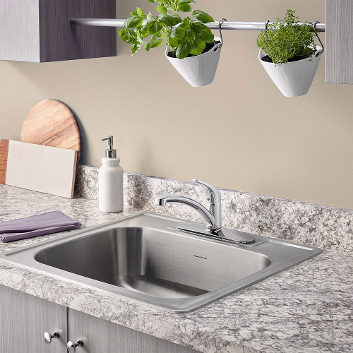 Colony Pro 1-Handle Kitchen Faucet in Polished Chrome