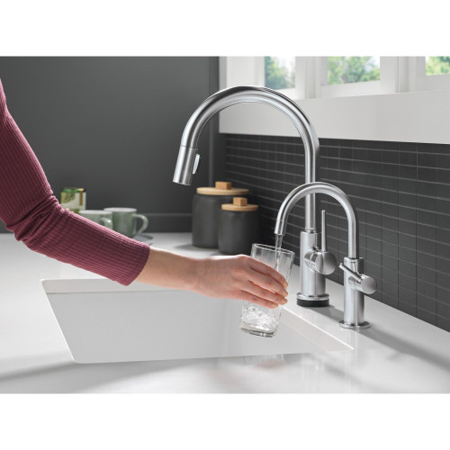 9159TL-AR-DST Trinsic 11.38-in x 4.19-in x 16.19-in Touch2O Kitchen Faucet with Touchless Technology, Arctic Stainless