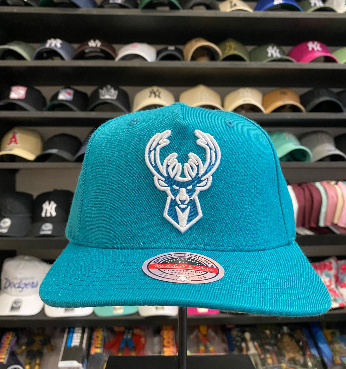 White Mitchell \u0026 Ness Snapback Hat