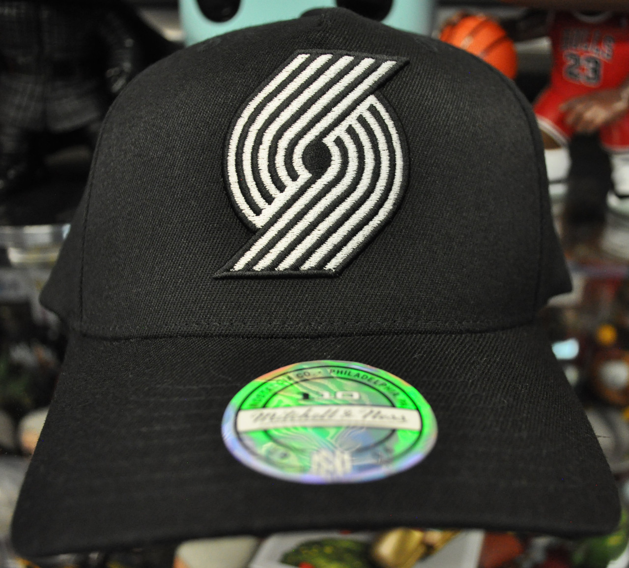 white mitchell and ness snapback