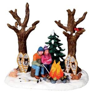 04224 - Staying Warm, B/O (4.5v) -  Lemax Christmas Village Table Pieces