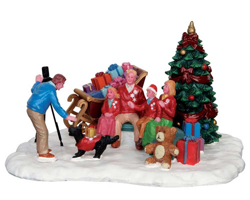 53217 - Festive Family Photo - Lemax Christmas Village Table Pieces