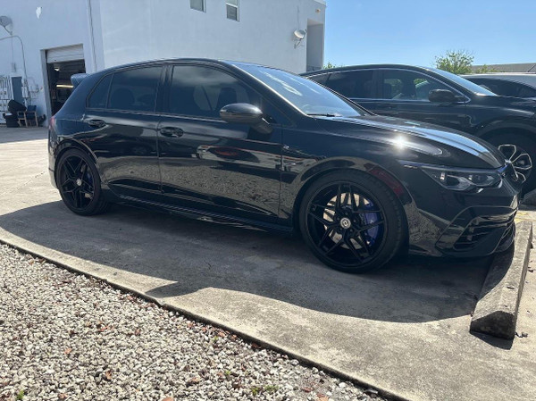  19x8.5 5x112 47mm 235/35/19 |  2023 Volkswagen Golf R 