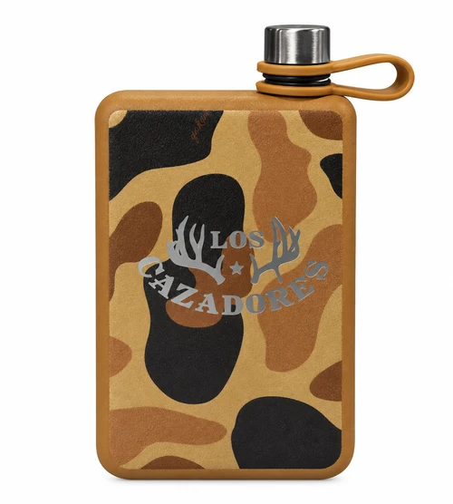 Los Cazadores Engraved Yukon 9oz Flask in Vintage Camo – front view showing the engraved logo
