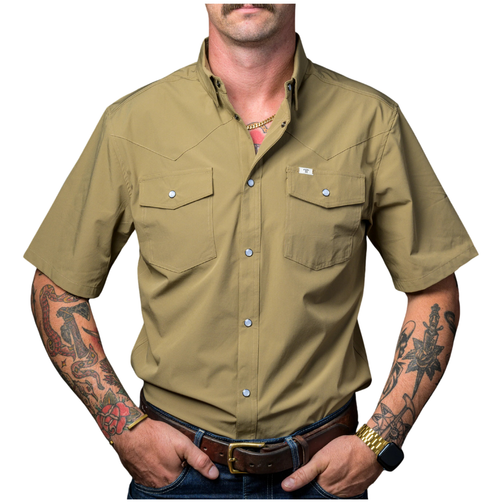 Man wearing the Ferrell CORE men's short sleeve pearl snap shirt in Khaki, front view