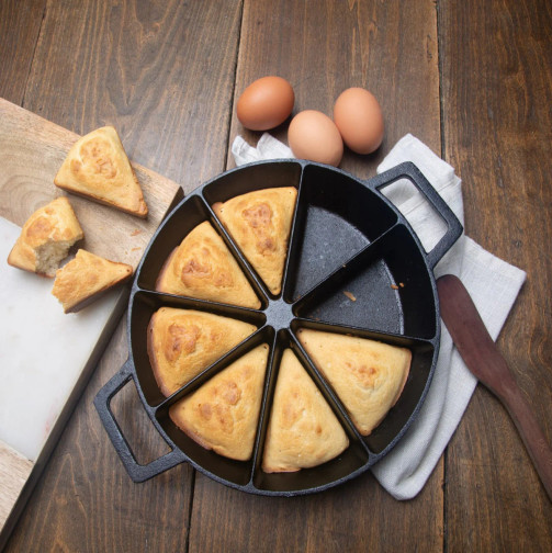 BAYOU CLASSIC CORNBREAD WEDGE PAN 10"