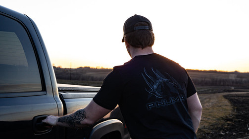 PNUMA OUTDOORS DARK WHITETAIL TEE SHIRT BLACK