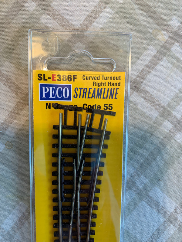  PECO N SL-E386F CURVED TURNOUT RIGHT CODE 55  ELECTROFROG
