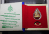 Phra Phuttha Chinnarat amulet, three-metal alloy, large size, commemorative of the 60th birthday anniversary of King Rama IX, created by the People's Eye Protection Foundation in 2542 BE (1999 CE), with original box.