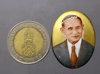 Locket of King Rama IX, gold background, silver back (large oval print), 25th anniversary souvenir of Srirattanakosin Foundation, Sutharam Temple, 2007, with original case.