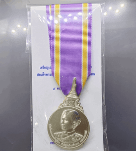 A commemorative medal decorated with a ribbon, in honor of the coronation ceremony of Her Majesty Queen Suthida, 2019, "Male Model"