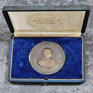 Commemorative coin for the 100th anniversary of the accession to the throne of King Rama V (Luang Pu Tim and Luang Pu Toh joined in the prayers)