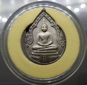 1982 - The Emerald Buddha - Silver Medal, In rainy season, (On the back, there is a royal faith)