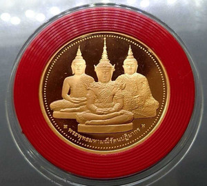 1995 - The Emerald Buddha amulet, 3 seasons, Polished copper size 4 cm. physical Thailand 