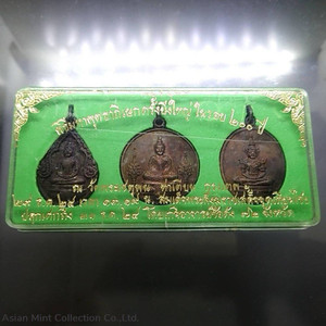 1982 - The Emerald Buddha - Copper Medal, (King Taksin's back side) with original box