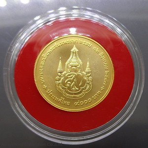 2004 - Gold coin face coin value 9000 Baht Commemorative of the Queen's Sirikit 72th Birthday