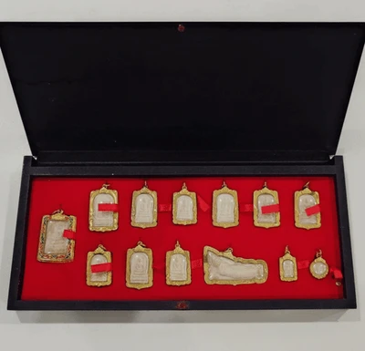 Phra Somdej Bang Khun Phrom, Retro 09, made from old Somdej powder, created by Wat Rakhang Khositaram Worawihan, Group 9, year 2014, set in a micron gold frame, complete with 13 prints, with original box.