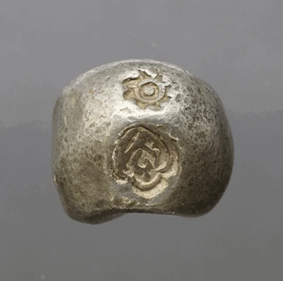 1 baht size Buddha amulet, Unalome seal, King Rama I, good weight, beautiful condition