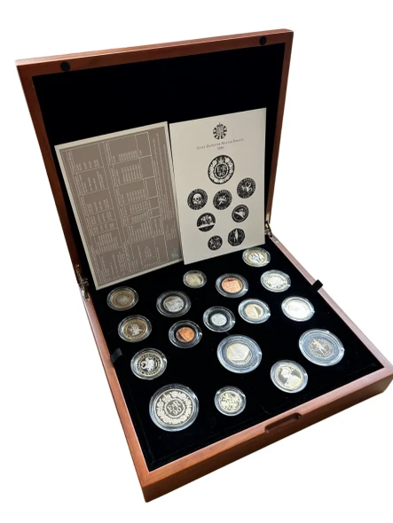 2014 ROYAL MINT UNITED KINGDOM PROOF COIN SET - PREMIUM COIN COLLECTION