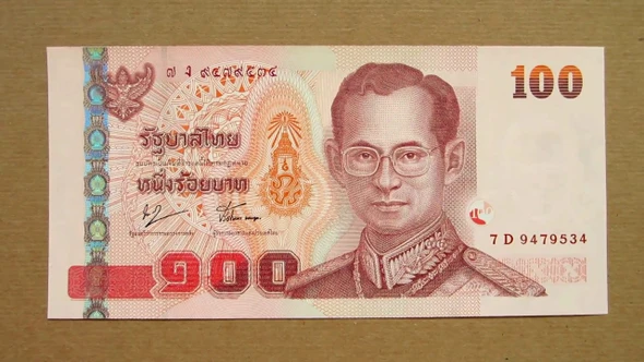 100 baht Thailand banknotes