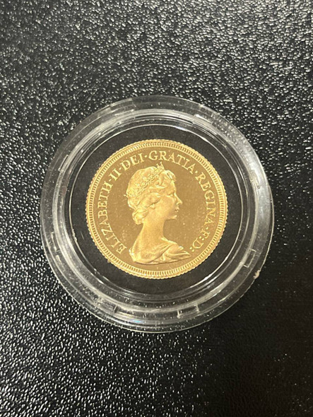 1979 ELIZABETH II DEL GRATLA REGINA F.D. FIVE SHILLINGS COIN