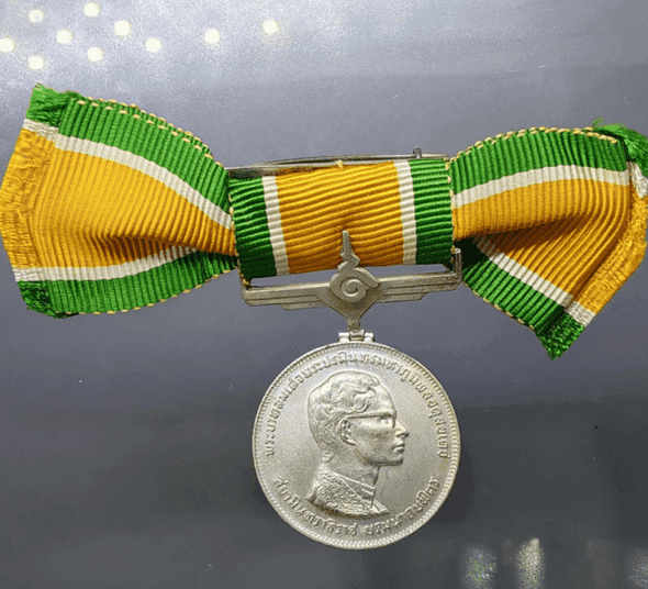 Medallion decorated with ribbon, King Rama IX, commemorating the 25th anniversary of the accession to the throne, 1971, silver (female model)