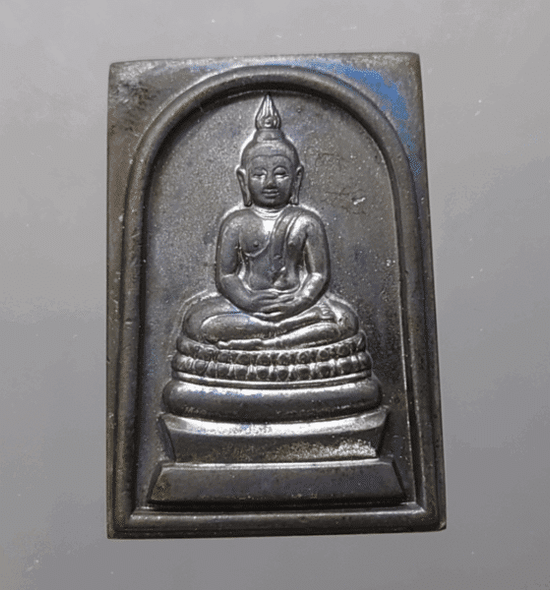 Phra Phuttha Nawammaracha Yuchchabparivatanmongkol BPR, made of Nawa Loh (a type of alloy), commemorating the 6th cycle (60th) birthday of King Rama IX in 2542 BE (1999 CE), with original case.