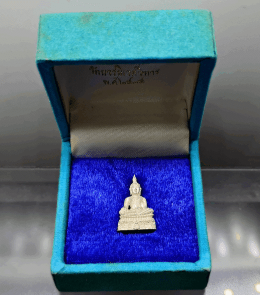 Phra Phuttha Chinnasri (Luang Pu Chakri Sirindhorn) amulet, made of silver, 21 mm tall, from Wat Bowonniwet Vihara, 2535 BE (1992 AD), with original box.