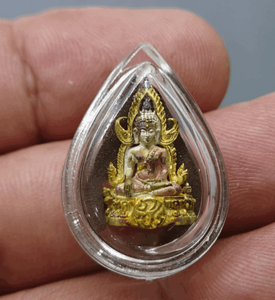 Phra Phuttha Chinnarat amulet, three-metal alloy, small size, "Because This Land Is Our Birthplace" edition, 2005, in original case.