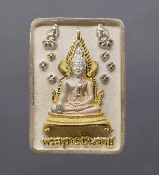 Phra Phuttha Chinnarat amulet, square shape, 99.99% silver, plated with three precious metals (gold, silver, and copper), commemorative edition, created by the Sirindhorn Rajavittaya Foundation under Royal Patronage in 1996. Comes with original box.