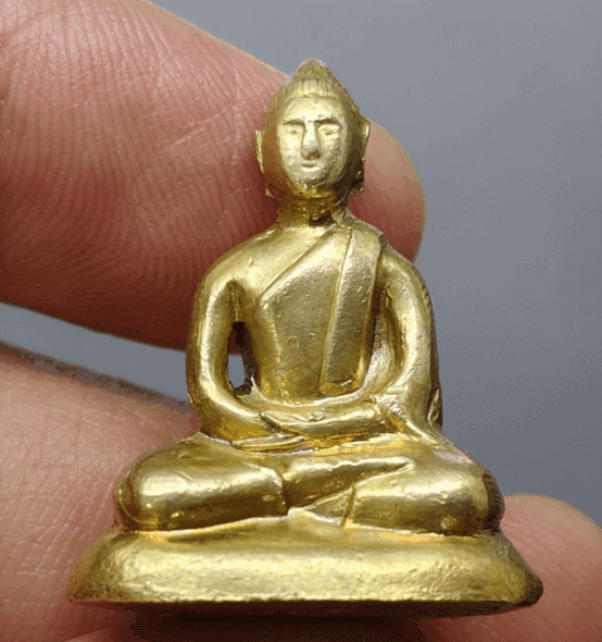 A Phra Kring amulet, handcrafted by Her Majesty Queen Mother Sirikit, made of mixed gold alloy, dated 2515 BE (1972 AD). Beautiful form, easily verifiable as authentic, and rare in material.