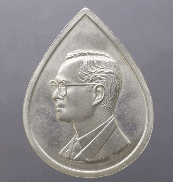 30th Anniversary Commemorative Coin of the Electricity Generating Authority of Thailand, Copper Plated with Silver, "Bhumibol Dam", 1999