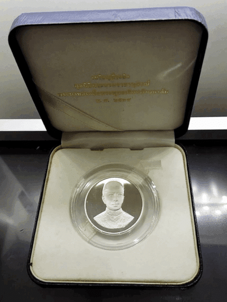 Commemorative coin of King Phutthaloetla Naphalai, Rama II, with Garuda on the back, B.E. 2539, polished silver block, with original box.