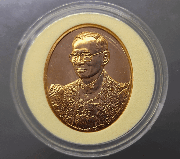 Bronze coin with image of King Rama IX, back side with B.P.R., commemorating the 100th anniversary of Chulalongkorn Hospital, Thai Red Cross Society, with original box