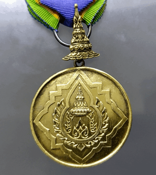 Silver Medal of the Crown of Thailand (R.N.M.) with the back of Chulachomklao Royal Military Academy, 7th Class, with a ribbon, male style