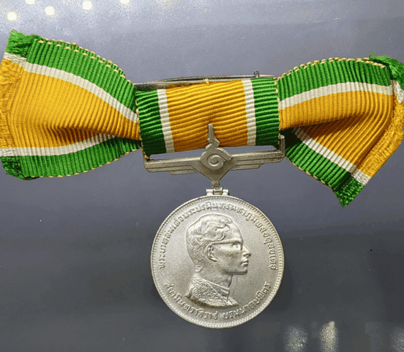 Medallion decorated with ribbon, King Rama IX, commemorating the 25th anniversary of the accession to the throne, 1971, silver (female model)