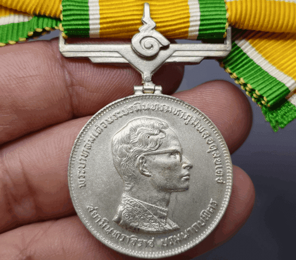 Medallion decorated with ribbon, King Rama IX, commemorating the 25th anniversary of the accession to the throne, 1971, silver (female model)