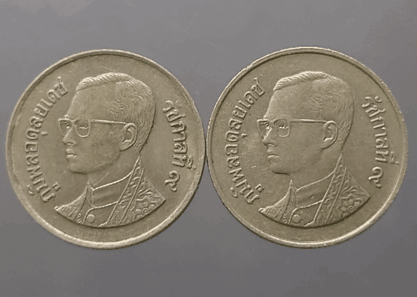 A pair of 1 baht coins, circulating "short gable - long gable", 1986, slightly used, good condition.
